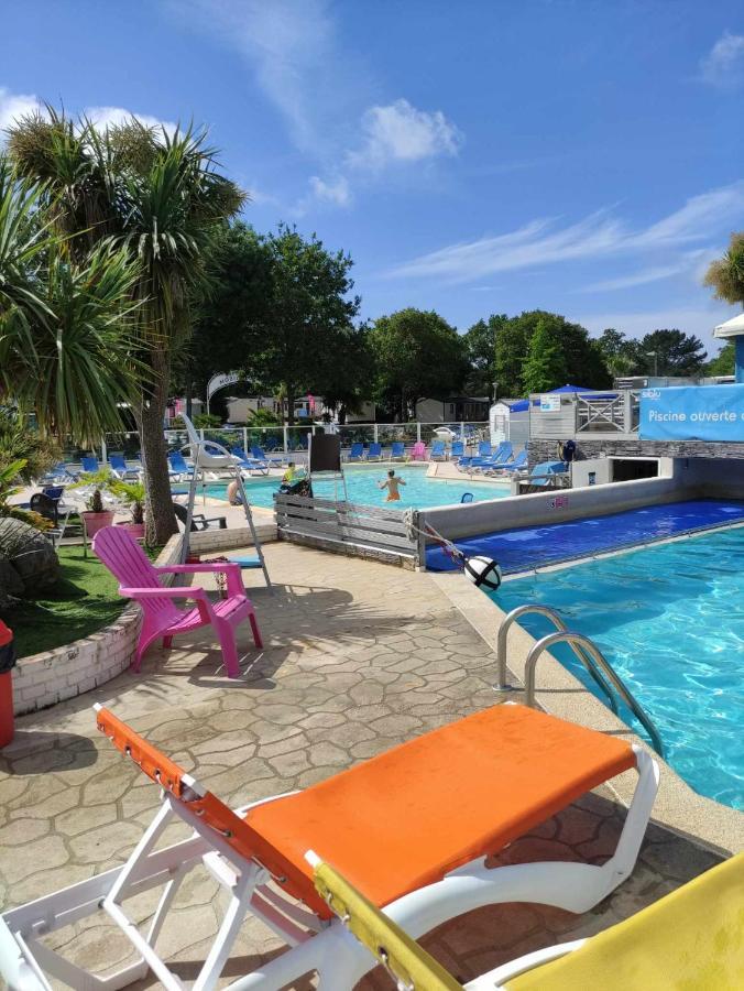 Camping Mobil-home 6/8 Personnes Au Domaine De Kerlann,